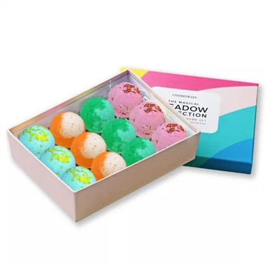 Coloridas bombas de baño con hermoso juego de cajas de regalo